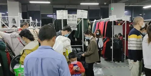 深圳大型服裝廠搬遷出清，市民搶購熱潮席卷現場